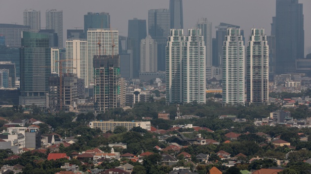 El skyline de Yakarta, contaminaciÃ³n incluida