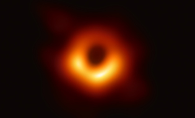 Ya sabemos, más allá de simulaciones, cuál es el aspecto de un agujero negro
