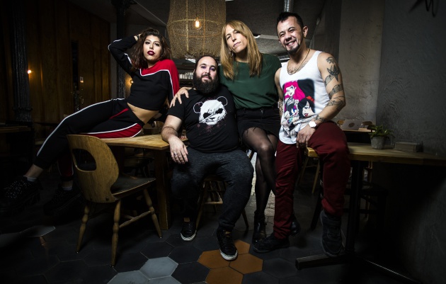 De izquierda a derecha: la actriz Laura Corbacho, la activista Darko Decimavilla, la cantautora Alicia Ramos y el cantautor Víctor Gil (Viruta)