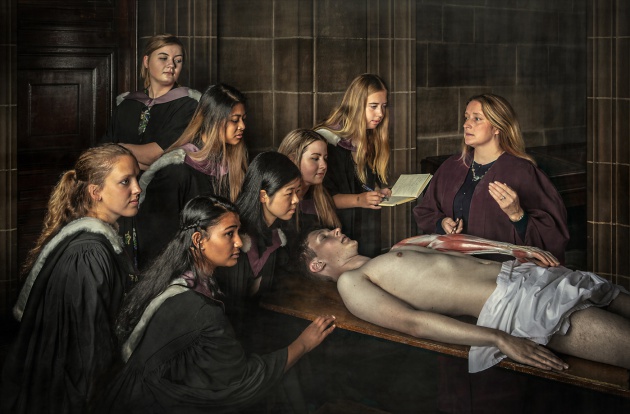 El cuadro 'Lección de anatomía del Dr. Nicolaes Tulp' de Rembrandt, reinterpretado con mujeres