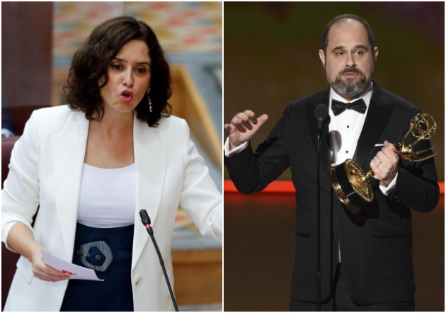 Isabel Díaz Ayuso, en la Asamblea de Madrid, y Craig Mazin, recibiendo un Emmy por el mejor guion de 'Chernobyl'