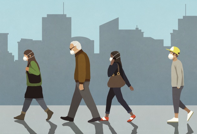 Peatones caminando con mascarilla