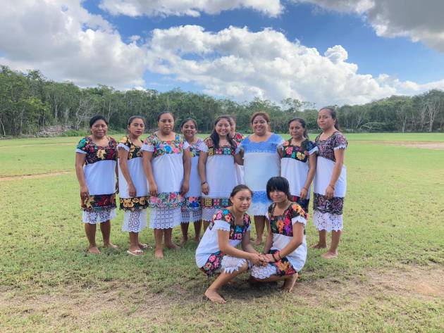 Una parte del equipo de Las Diablillas de Hodzonot. Cortesía de Fabiola May Chulim.